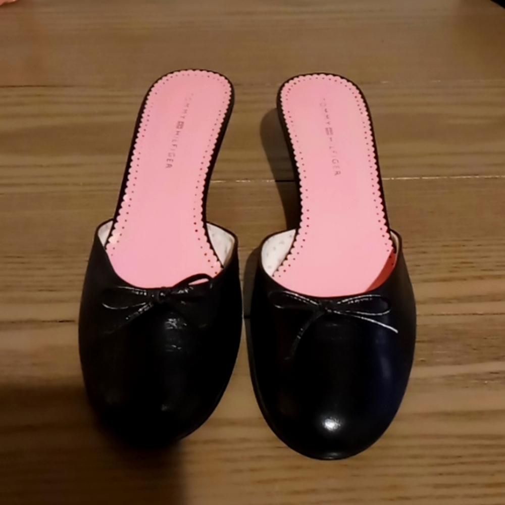 Tommy Hilfiger pumps 8.5M